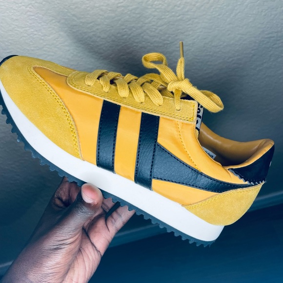 Gola Shoes - Gola Boston 78. Black And Yellow Womens Running Shoes. Size 7